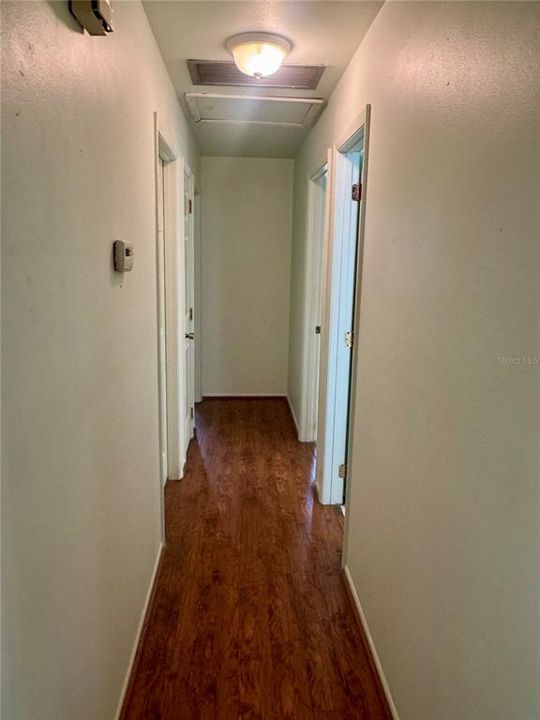 For Sale: $235,000 (3 beds, 1 baths, 984 Square Feet)