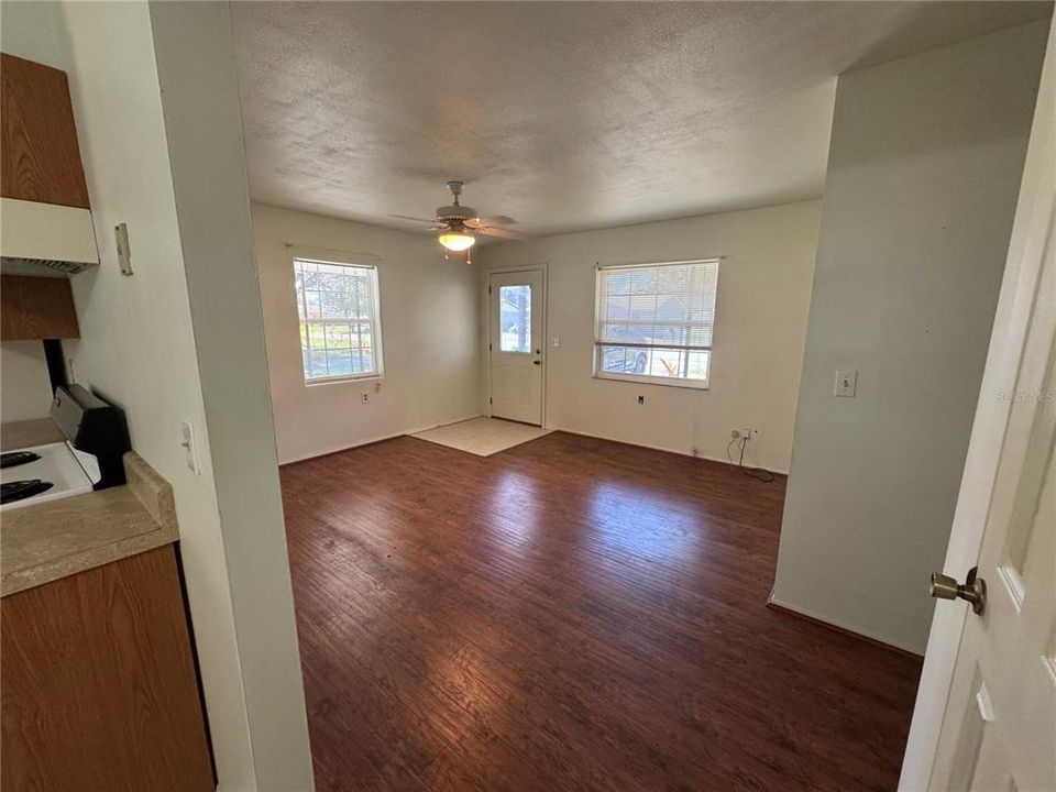 For Sale: $235,000 (3 beds, 1 baths, 984 Square Feet)