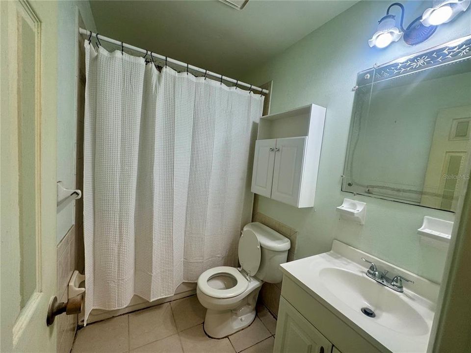 For Sale: $235,000 (3 beds, 1 baths, 984 Square Feet)