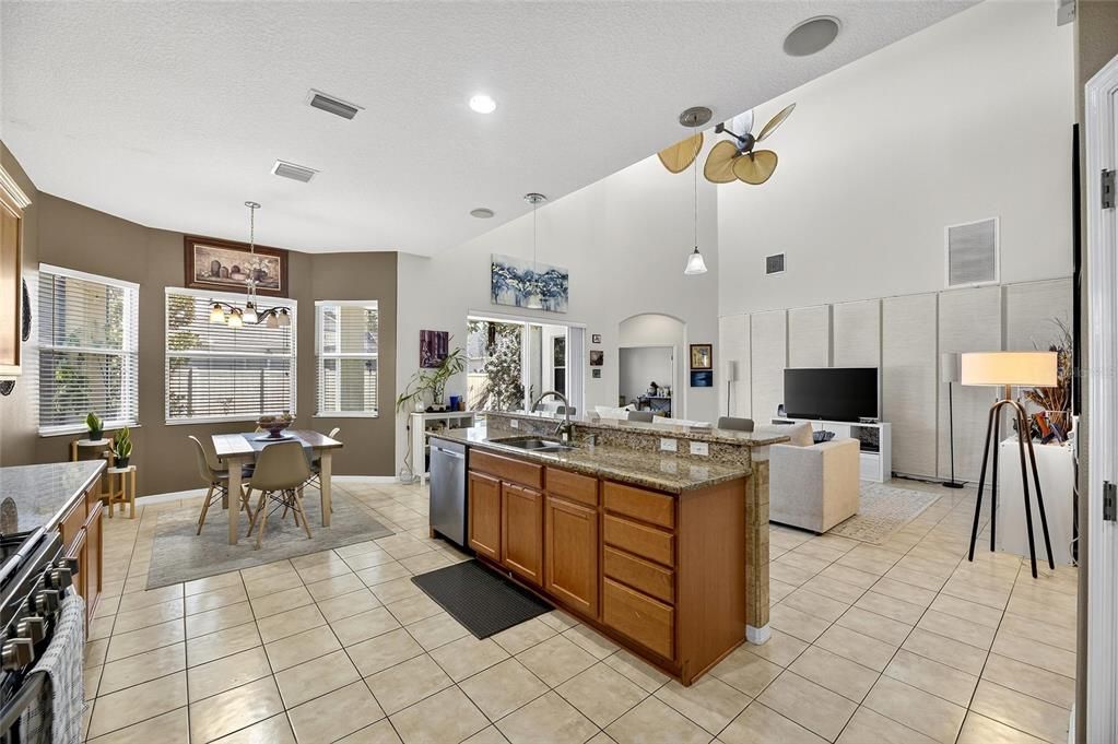 Под контрактом: $3,350 (5 спален, 3 ванн, 2855 Квадратных фут)