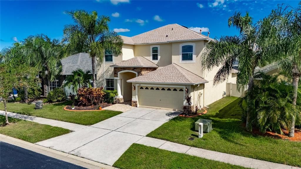 Под контрактом: $3,350 (5 спален, 3 ванн, 2855 Квадратных фут)