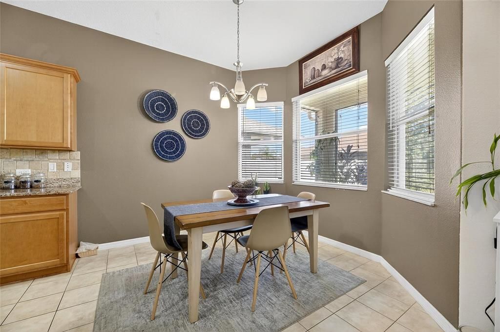 Под контрактом: $3,350 (5 спален, 3 ванн, 2855 Квадратных фут)