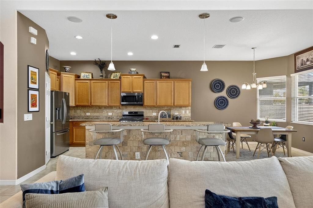 Под контрактом: $3,350 (5 спален, 3 ванн, 2855 Квадратных фут)