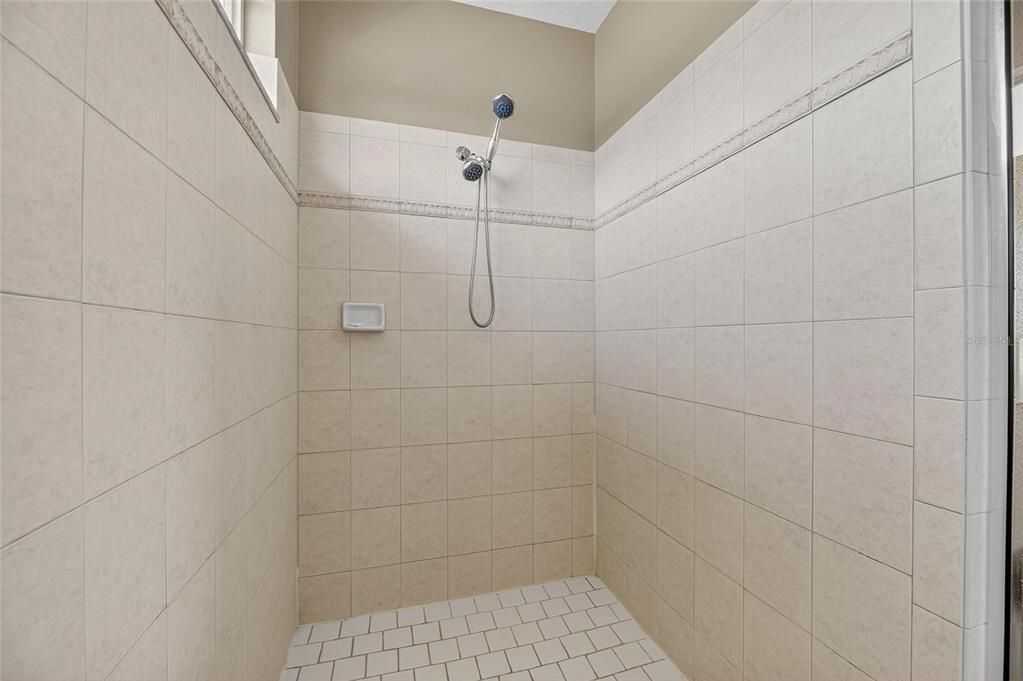 Под контрактом: $3,350 (5 спален, 3 ванн, 2855 Квадратных фут)