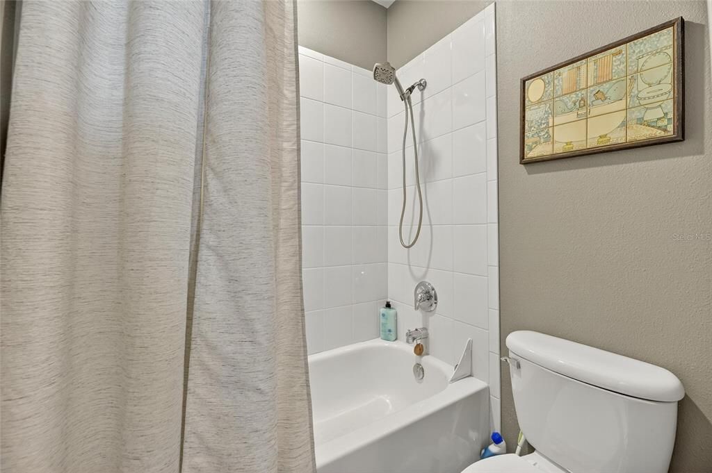 Под контрактом: $3,350 (5 спален, 3 ванн, 2855 Квадратных фут)