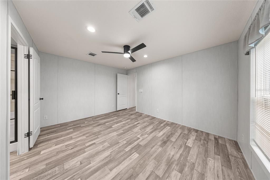 待售: $189,900 (2 贝兹, 2 浴室, 1130 平方英尺)