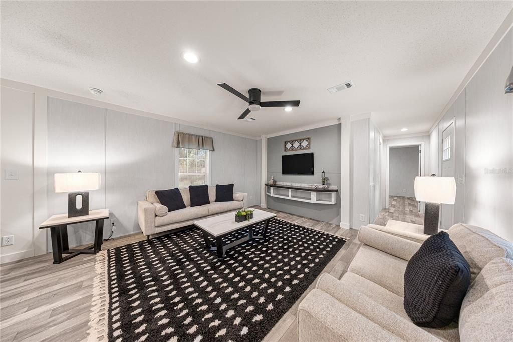 待售: $189,900 (2 贝兹, 2 浴室, 1130 平方英尺)