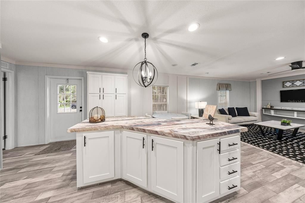 待售: $189,900 (2 贝兹, 2 浴室, 1130 平方英尺)