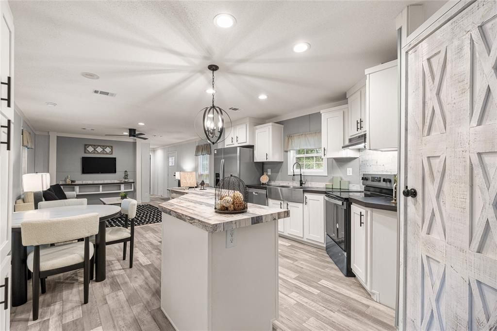 待售: $189,900 (2 贝兹, 2 浴室, 1130 平方英尺)