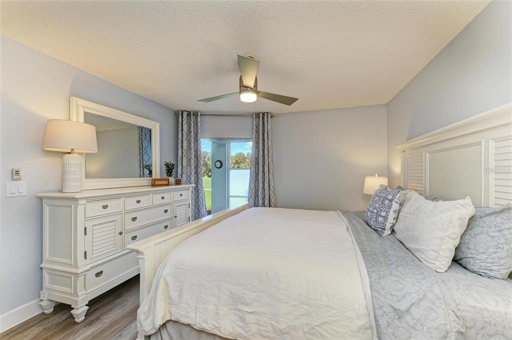 На продажу: $340,000 (2 спален, 2 ванн, 1106 Квадратных фут)