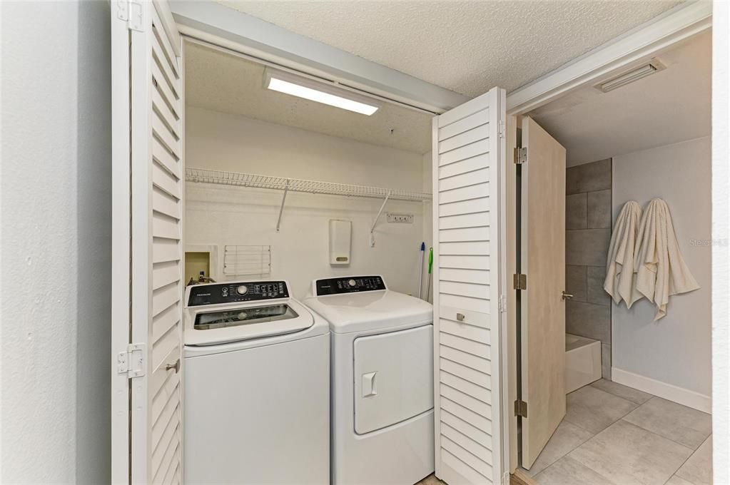 На продажу: $340,000 (2 спален, 2 ванн, 1106 Квадратных фут)