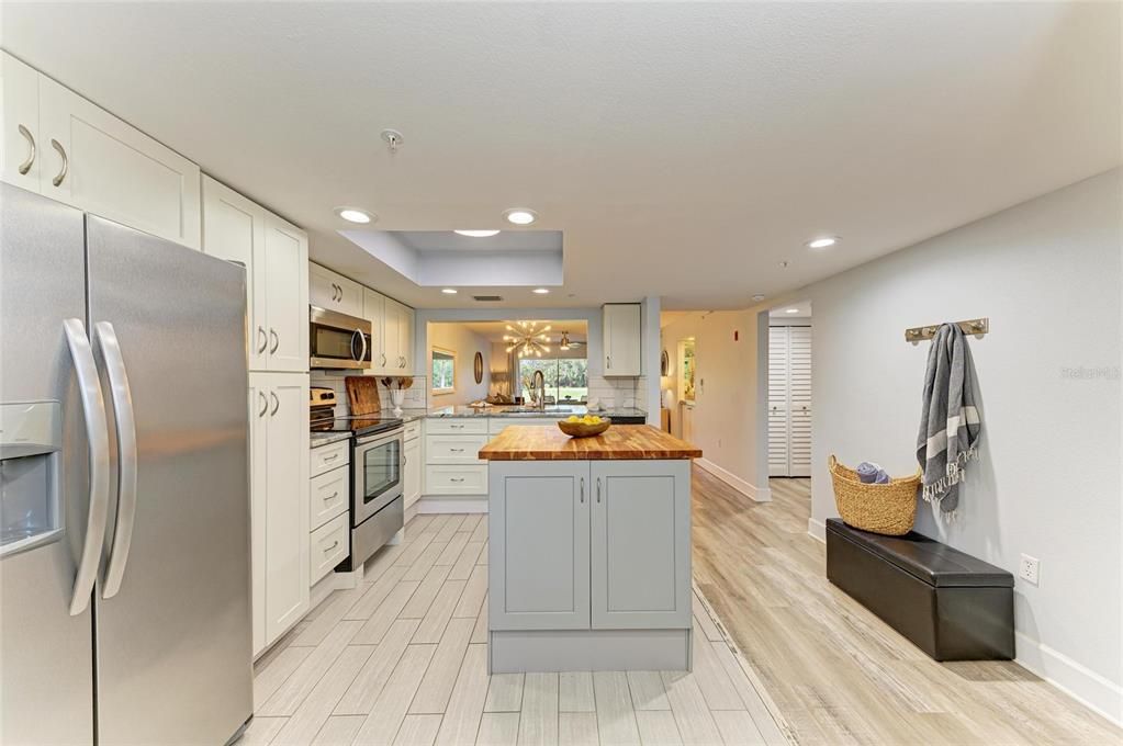 На продажу: $340,000 (2 спален, 2 ванн, 1106 Квадратных фут)