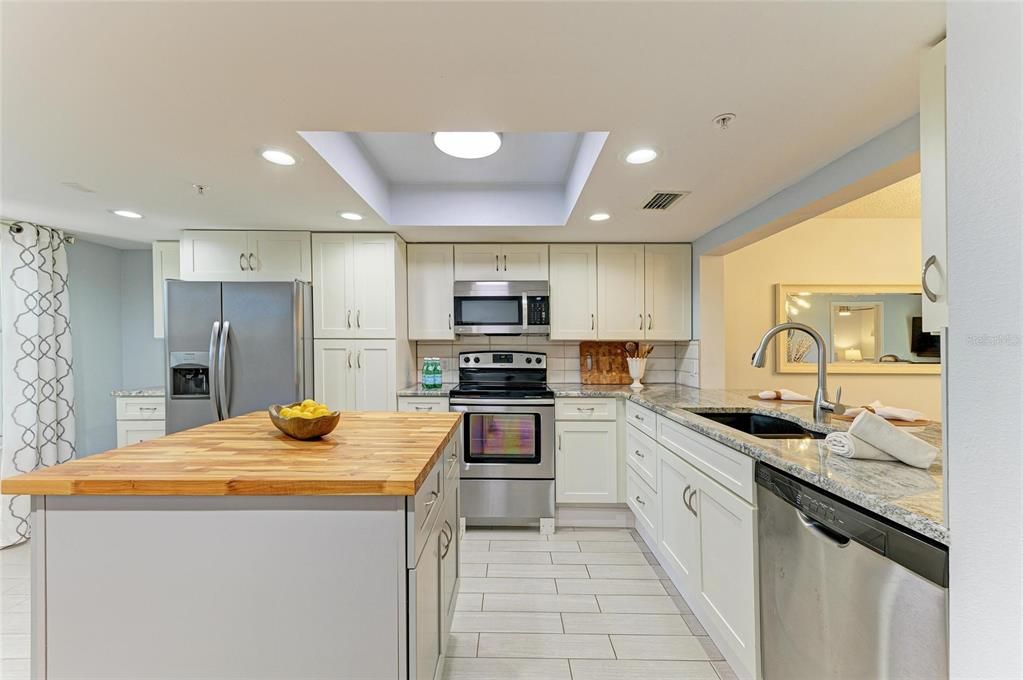 На продажу: $340,000 (2 спален, 2 ванн, 1106 Квадратных фут)