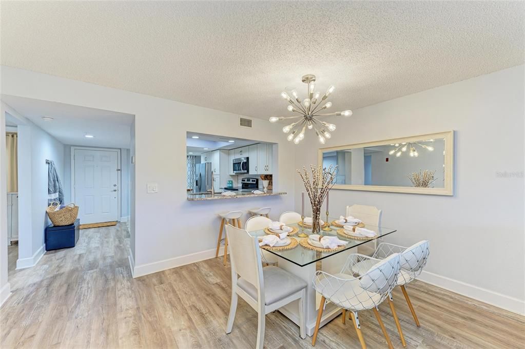 На продажу: $340,000 (2 спален, 2 ванн, 1106 Квадратных фут)