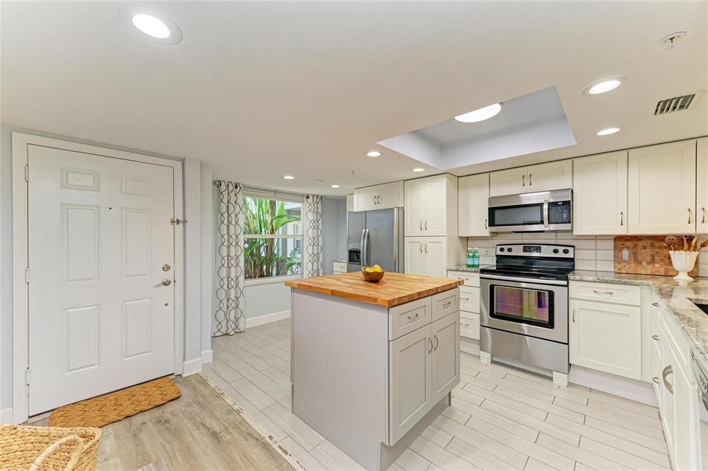 На продажу: $340,000 (2 спален, 2 ванн, 1106 Квадратных фут)