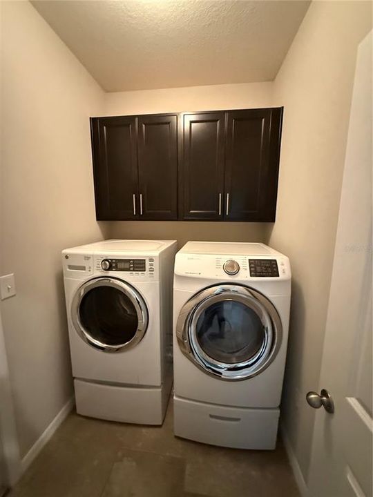 Active With Contract: $425,000 (3 beds, 2 baths, 2036 Square Feet)