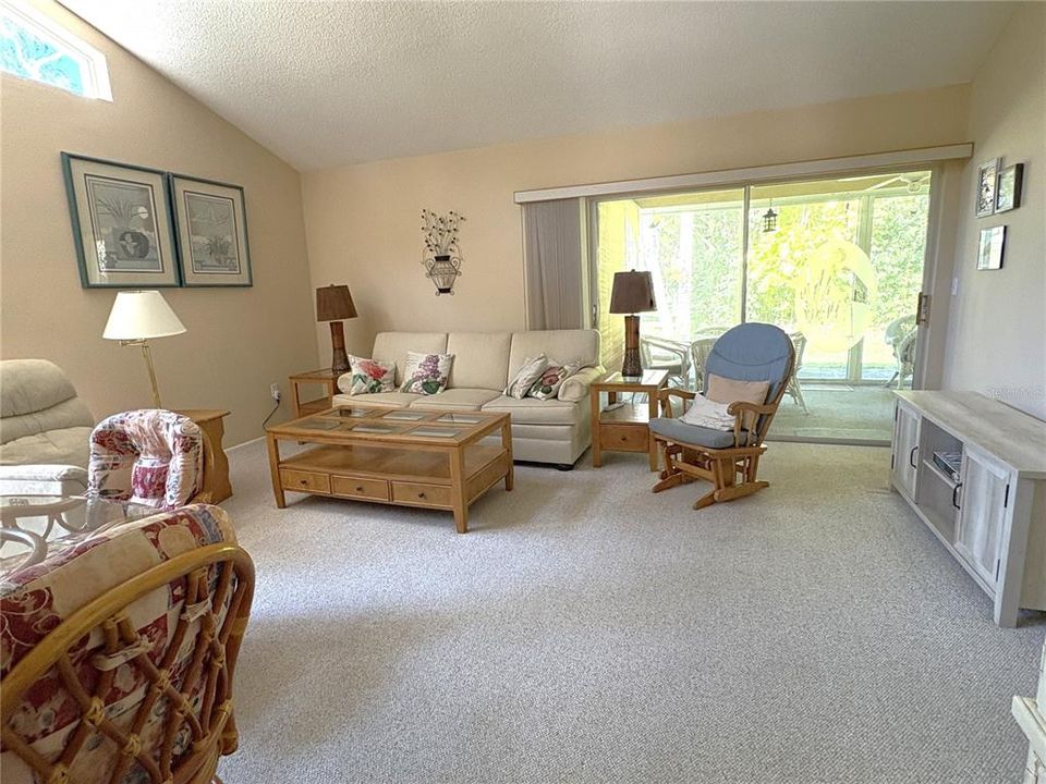 For Sale: $199,900 (2 beds, 2 baths, 1074 Square Feet)