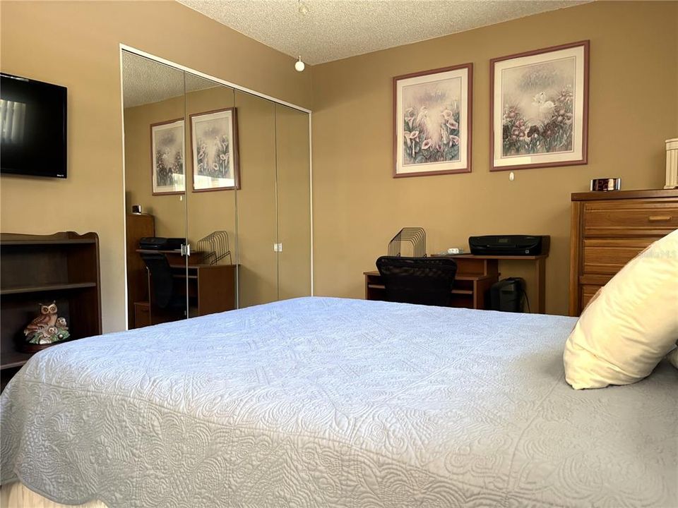 For Sale: $199,900 (2 beds, 2 baths, 1074 Square Feet)