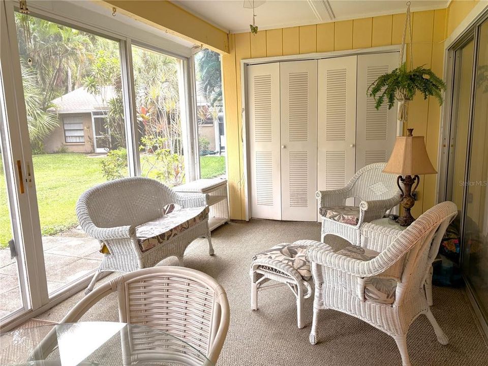 For Sale: $199,900 (2 beds, 2 baths, 1074 Square Feet)