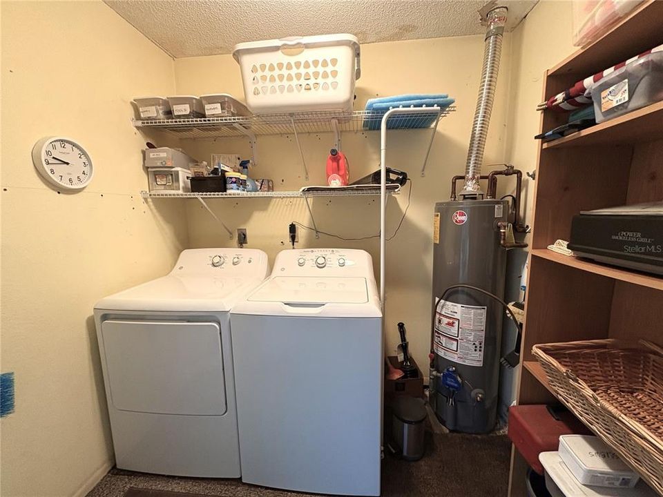 For Sale: $199,900 (2 beds, 2 baths, 1074 Square Feet)