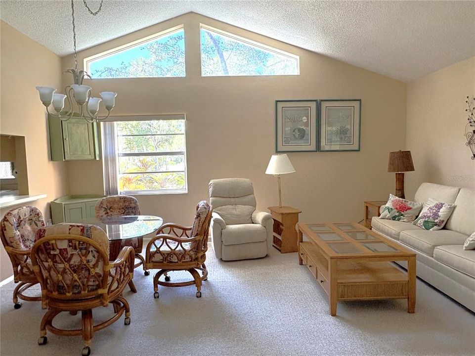 For Sale: $199,900 (2 beds, 2 baths, 1074 Square Feet)