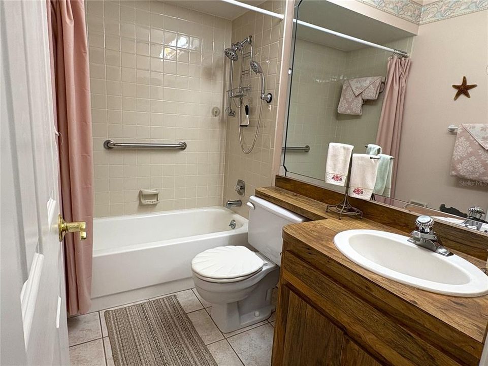 For Sale: $199,900 (2 beds, 2 baths, 1074 Square Feet)