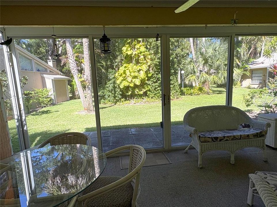 For Sale: $199,900 (2 beds, 2 baths, 1074 Square Feet)