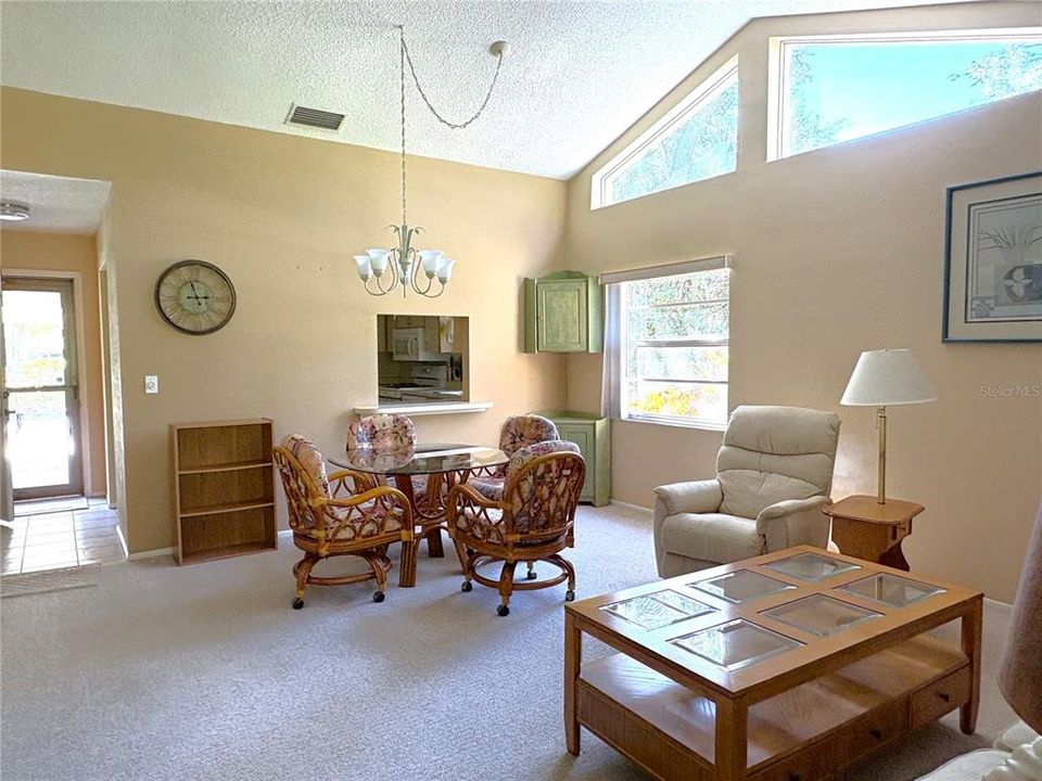 For Sale: $199,900 (2 beds, 2 baths, 1074 Square Feet)