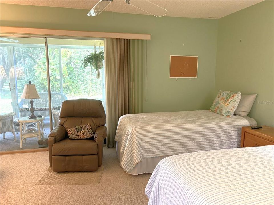 For Sale: $199,900 (2 beds, 2 baths, 1074 Square Feet)