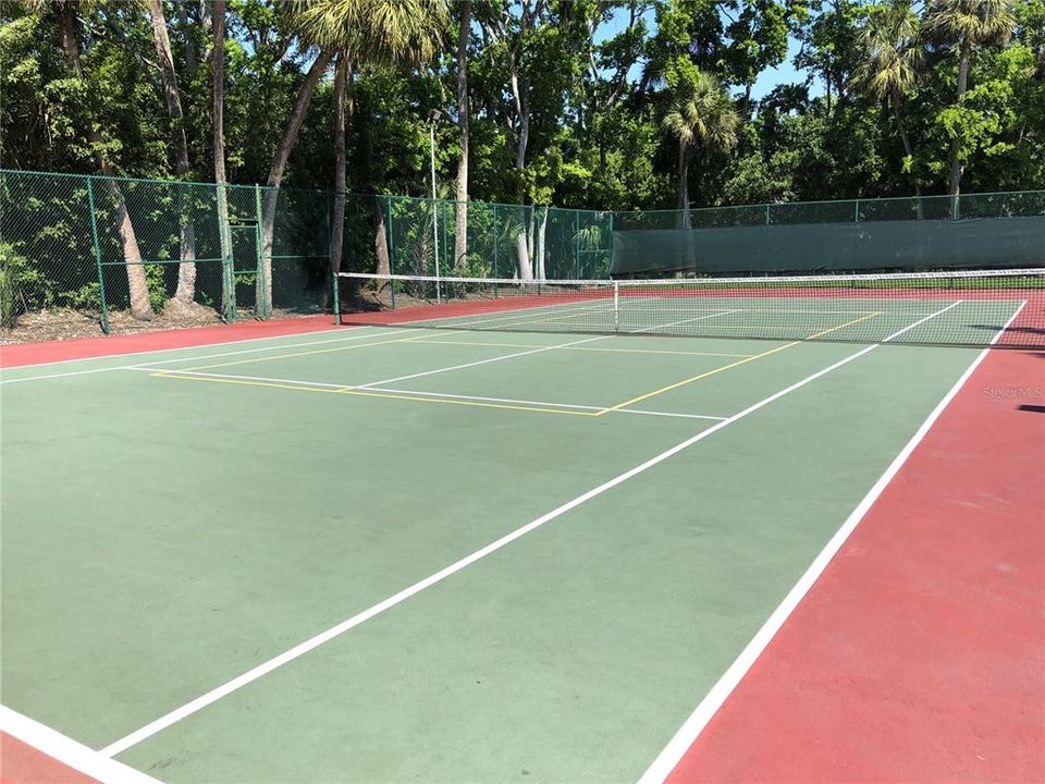 For Sale: $199,900 (2 beds, 2 baths, 1074 Square Feet)