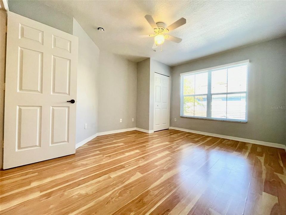 Active With Contract: $199,900 (3 beds, 2 baths, 1296 Square Feet)