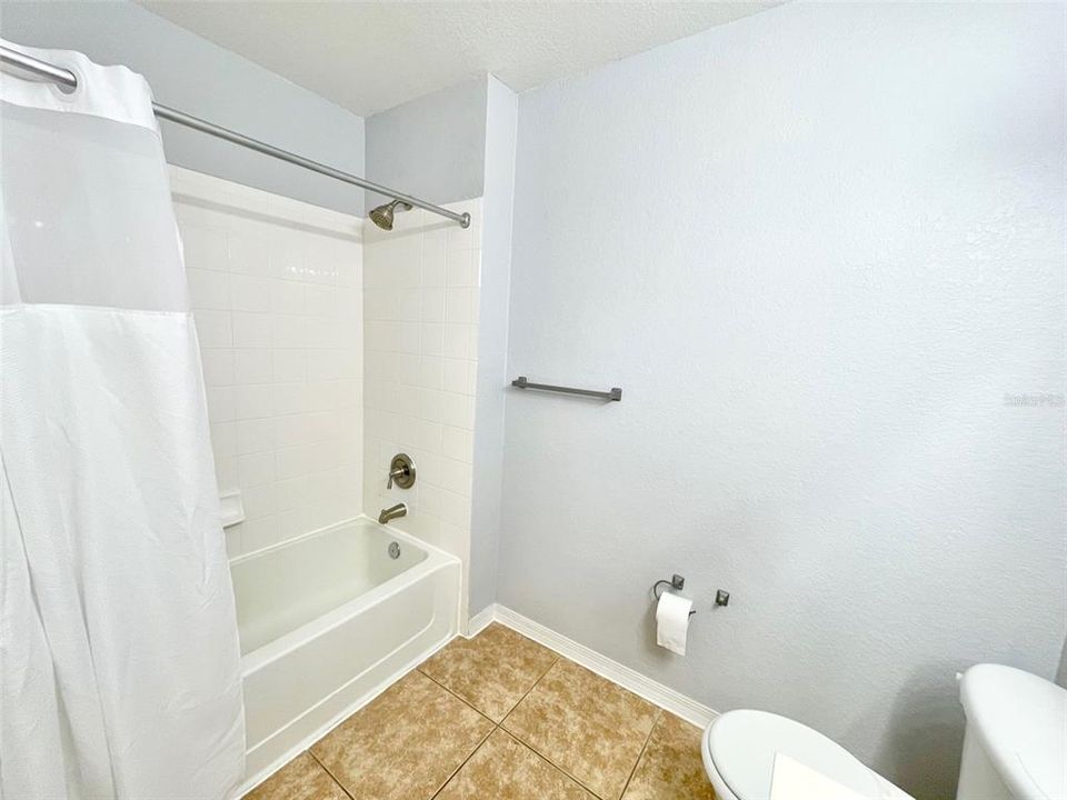 Active With Contract: $199,900 (3 beds, 2 baths, 1296 Square Feet)