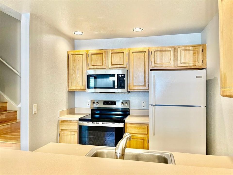 Active With Contract: $199,900 (3 beds, 2 baths, 1296 Square Feet)