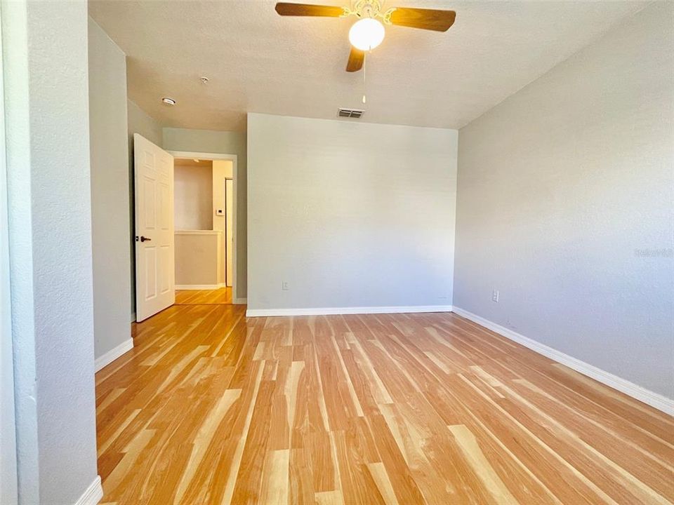 Active With Contract: $199,900 (3 beds, 2 baths, 1296 Square Feet)