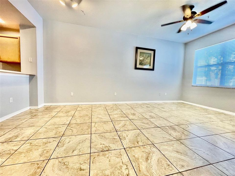 Active With Contract: $199,900 (3 beds, 2 baths, 1296 Square Feet)