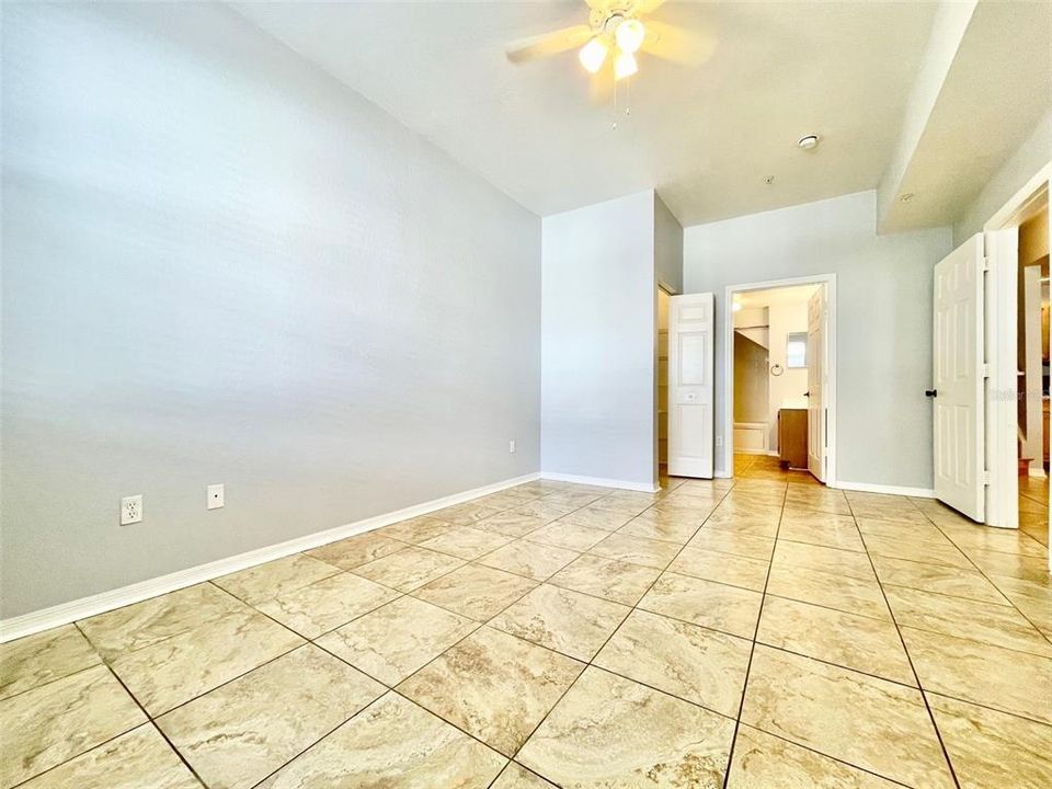 Active With Contract: $199,900 (3 beds, 2 baths, 1296 Square Feet)