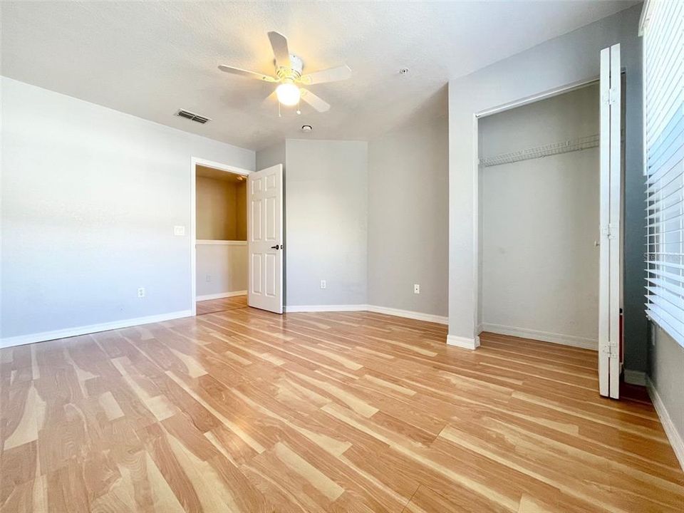 Active With Contract: $199,900 (3 beds, 2 baths, 1296 Square Feet)