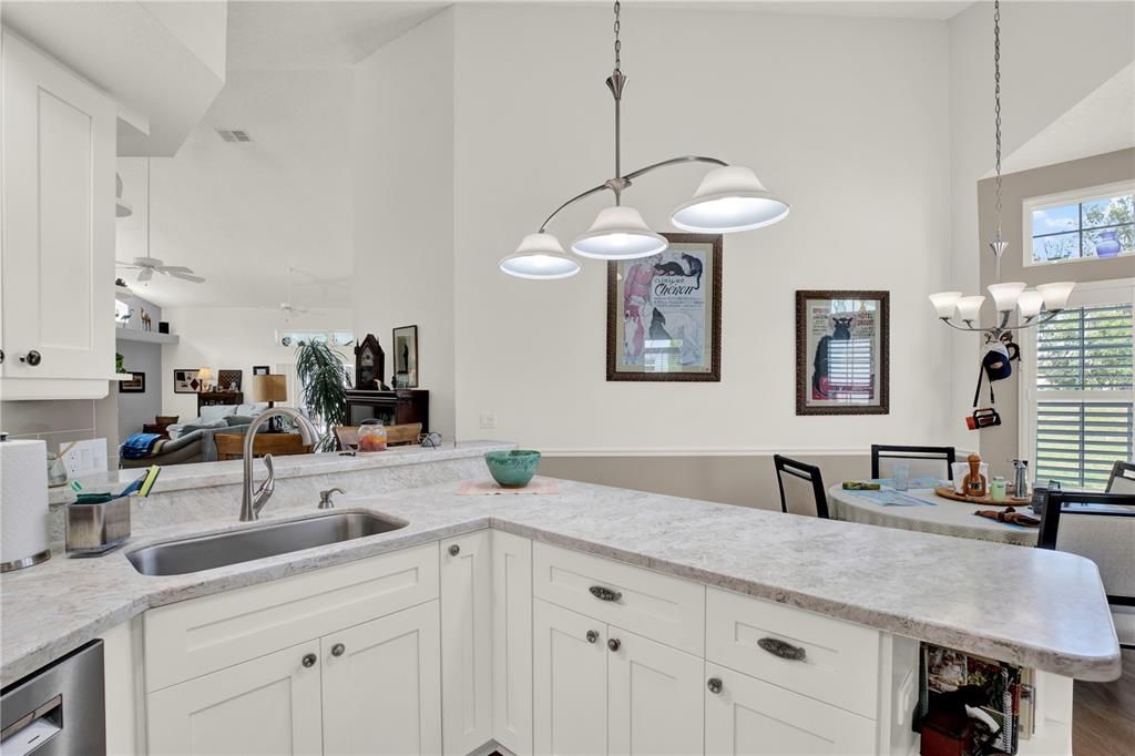 For Sale: $449,999 (3 beds, 3 baths, 2516 Square Feet)