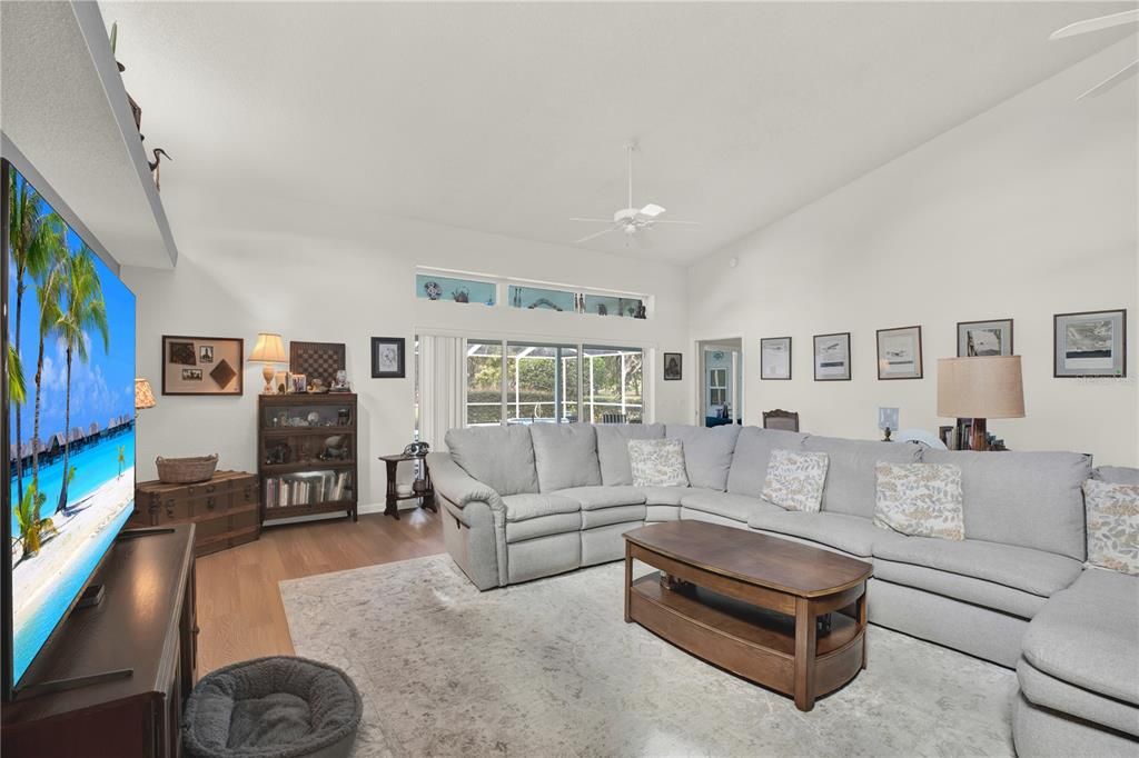 For Sale: $449,999 (3 beds, 3 baths, 2516 Square Feet)