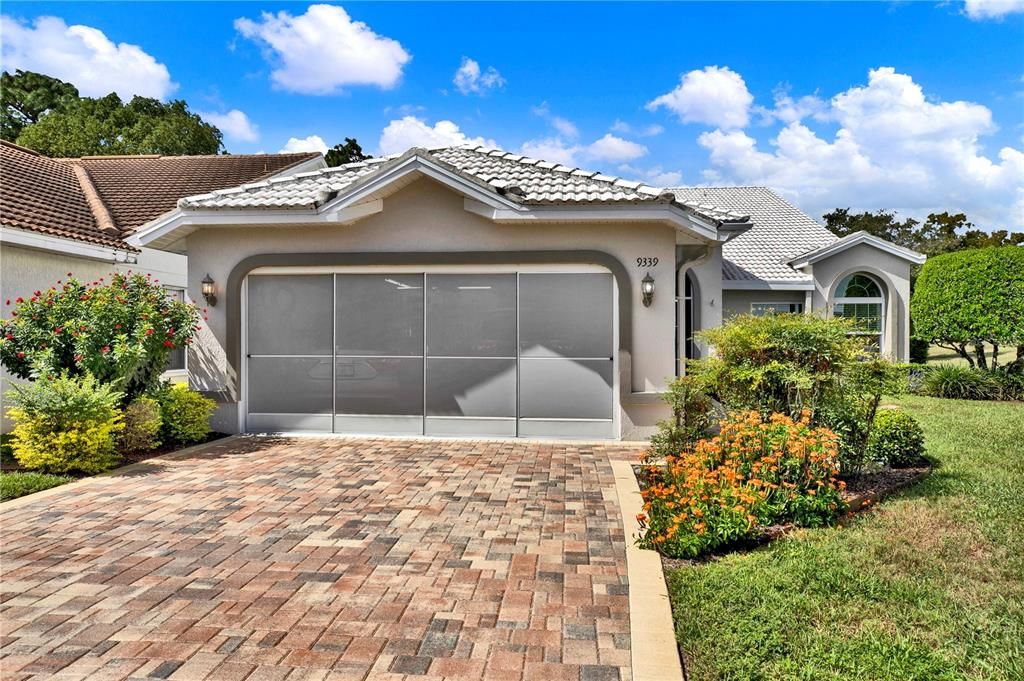 For Sale: $449,999 (3 beds, 3 baths, 2516 Square Feet)