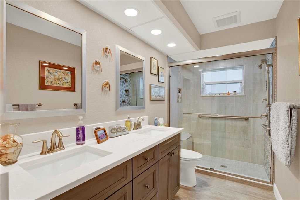 For Sale: $449,999 (3 beds, 3 baths, 2516 Square Feet)