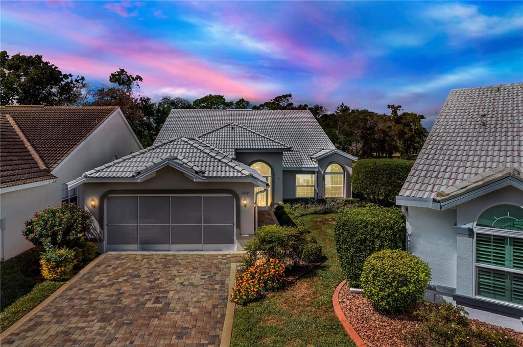 For Sale: $449,999 (3 beds, 3 baths, 2516 Square Feet)