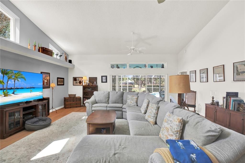 For Sale: $449,999 (3 beds, 3 baths, 2516 Square Feet)