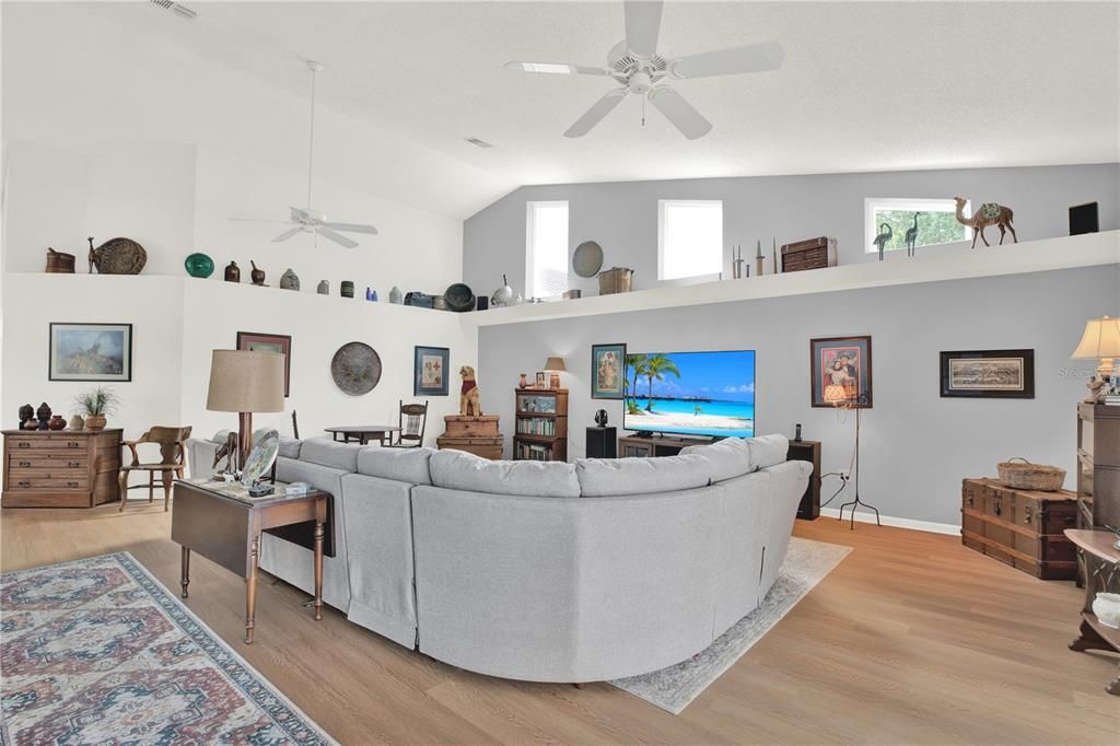 For Sale: $449,999 (3 beds, 3 baths, 2516 Square Feet)