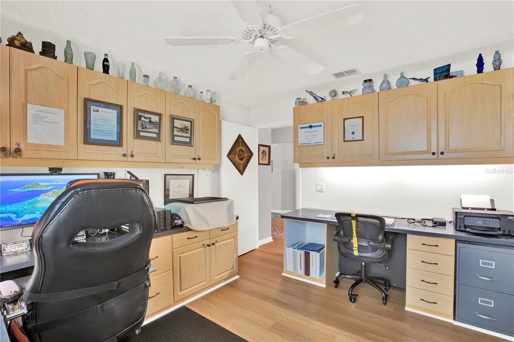 For Sale: $449,999 (3 beds, 3 baths, 2516 Square Feet)