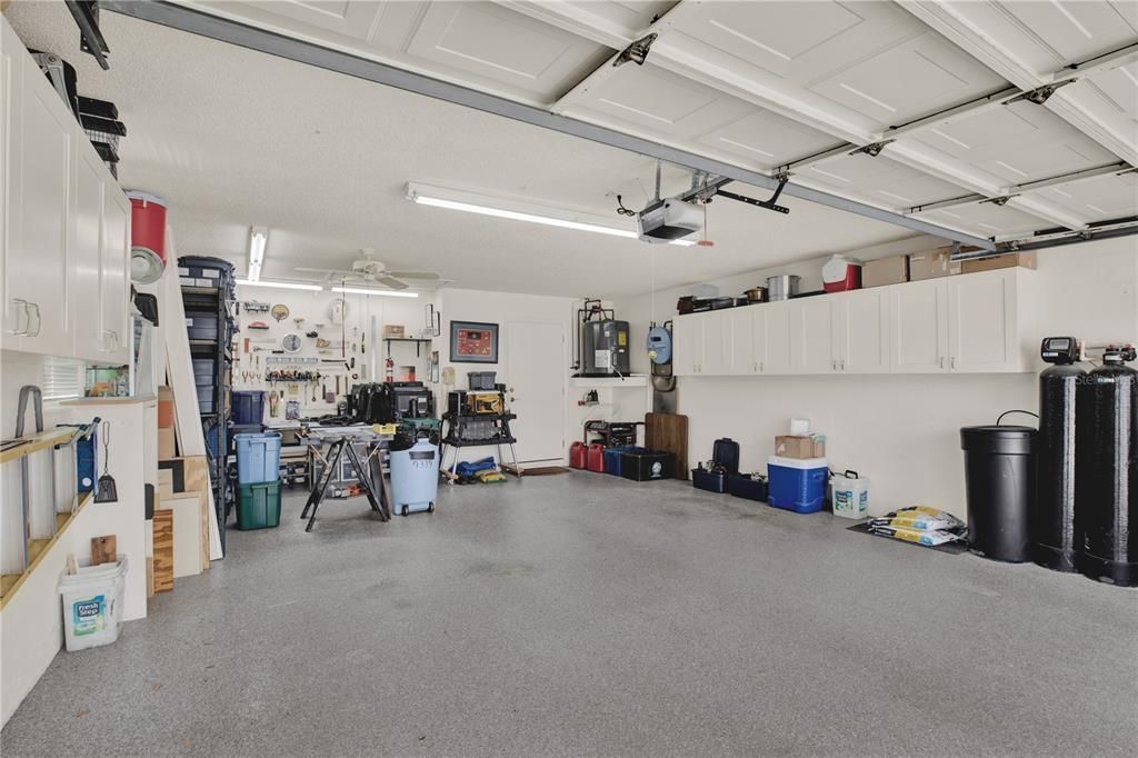 For Sale: $449,999 (3 beds, 3 baths, 2516 Square Feet)