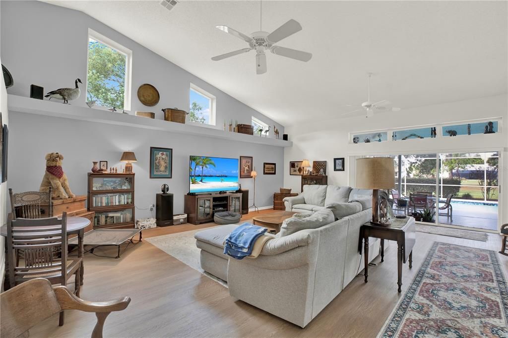 For Sale: $449,999 (3 beds, 3 baths, 2516 Square Feet)