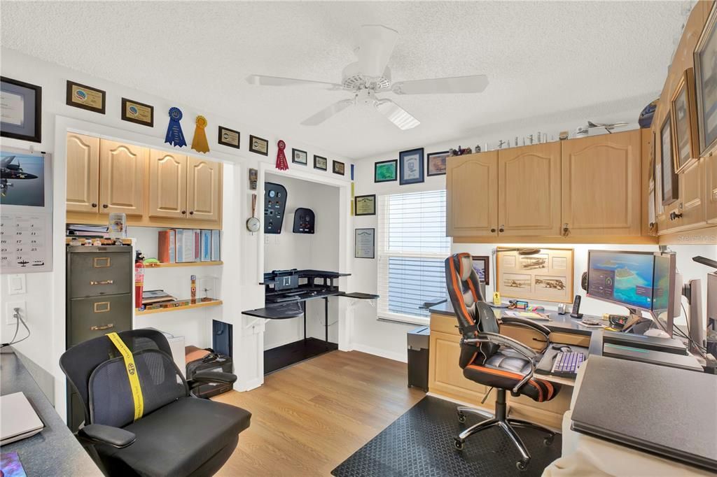 For Sale: $449,999 (3 beds, 3 baths, 2516 Square Feet)