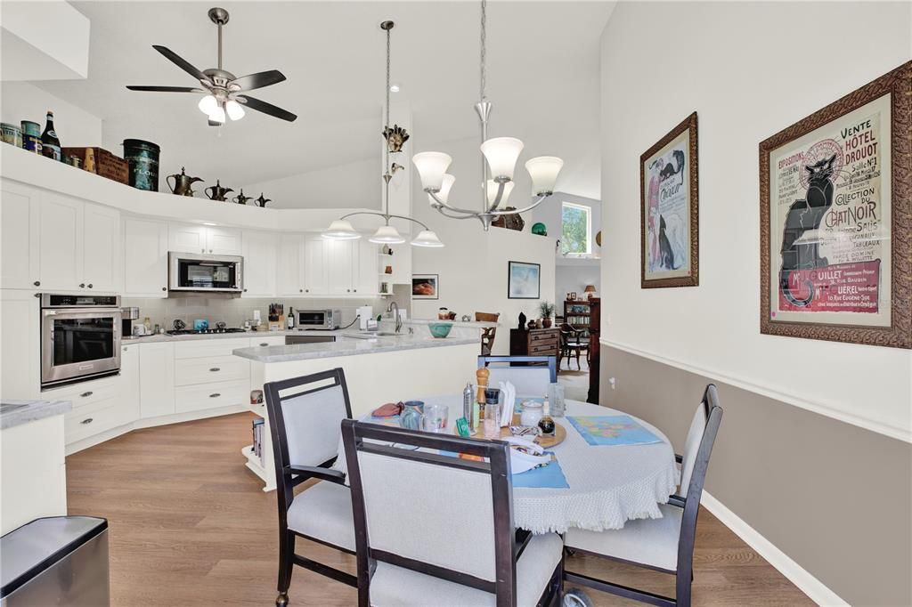 For Sale: $449,999 (3 beds, 3 baths, 2516 Square Feet)