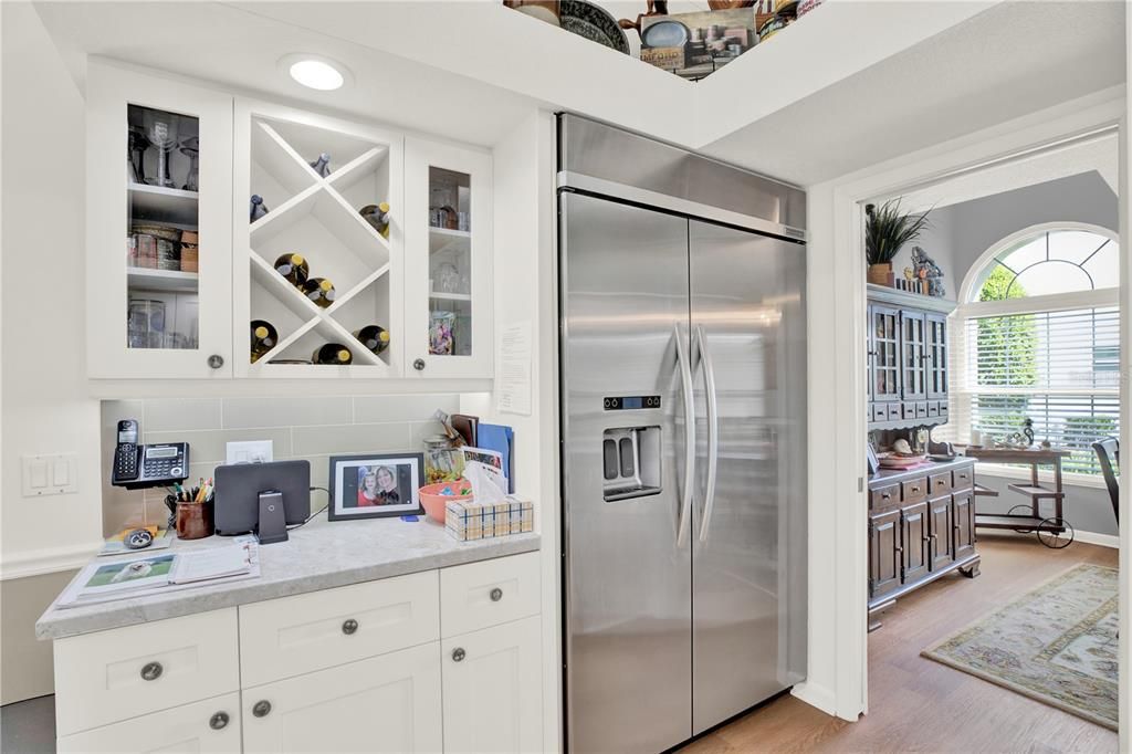 For Sale: $449,999 (3 beds, 3 baths, 2516 Square Feet)